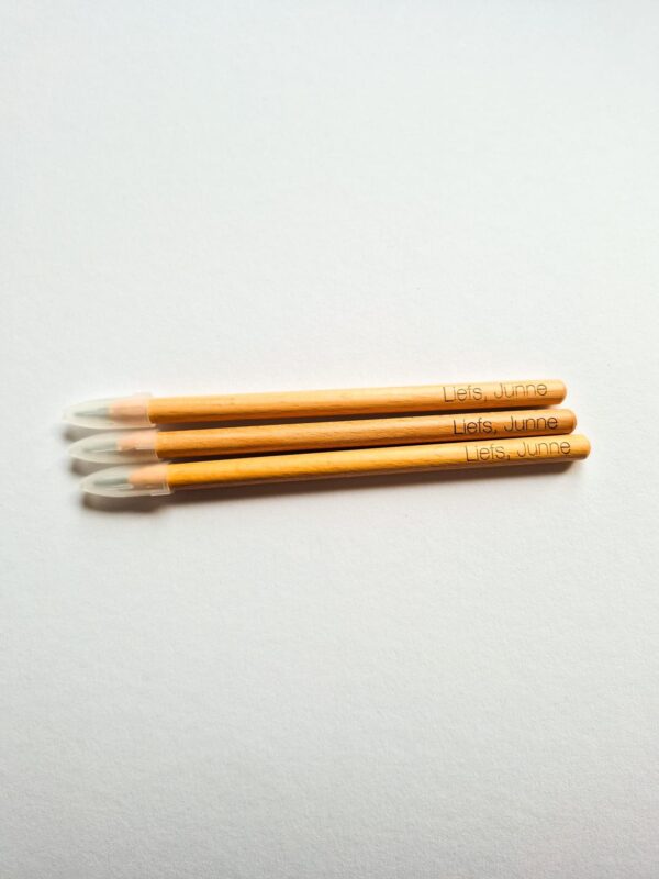 Houten pen met gravure