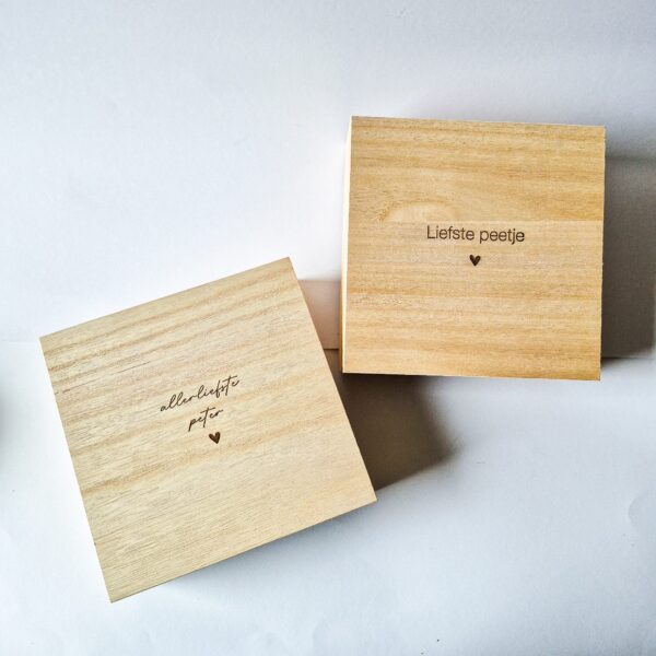 houten bewaardoos, memorybox, herinneringskist met gepersonaliseerde boodschap