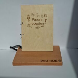 Geschenkpakket: gepersonaliseerd kookboek en snijplank